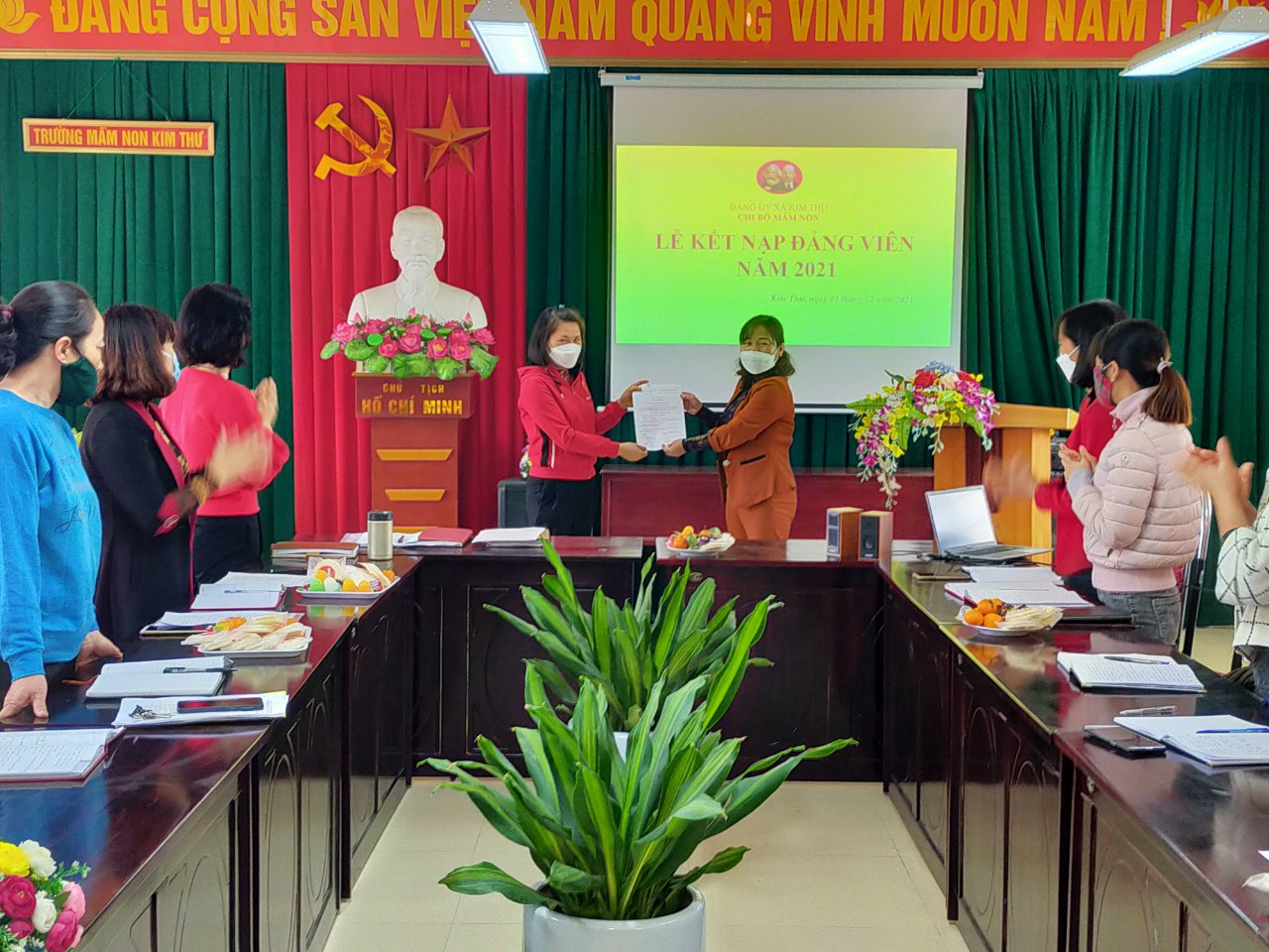 Trao quyết định