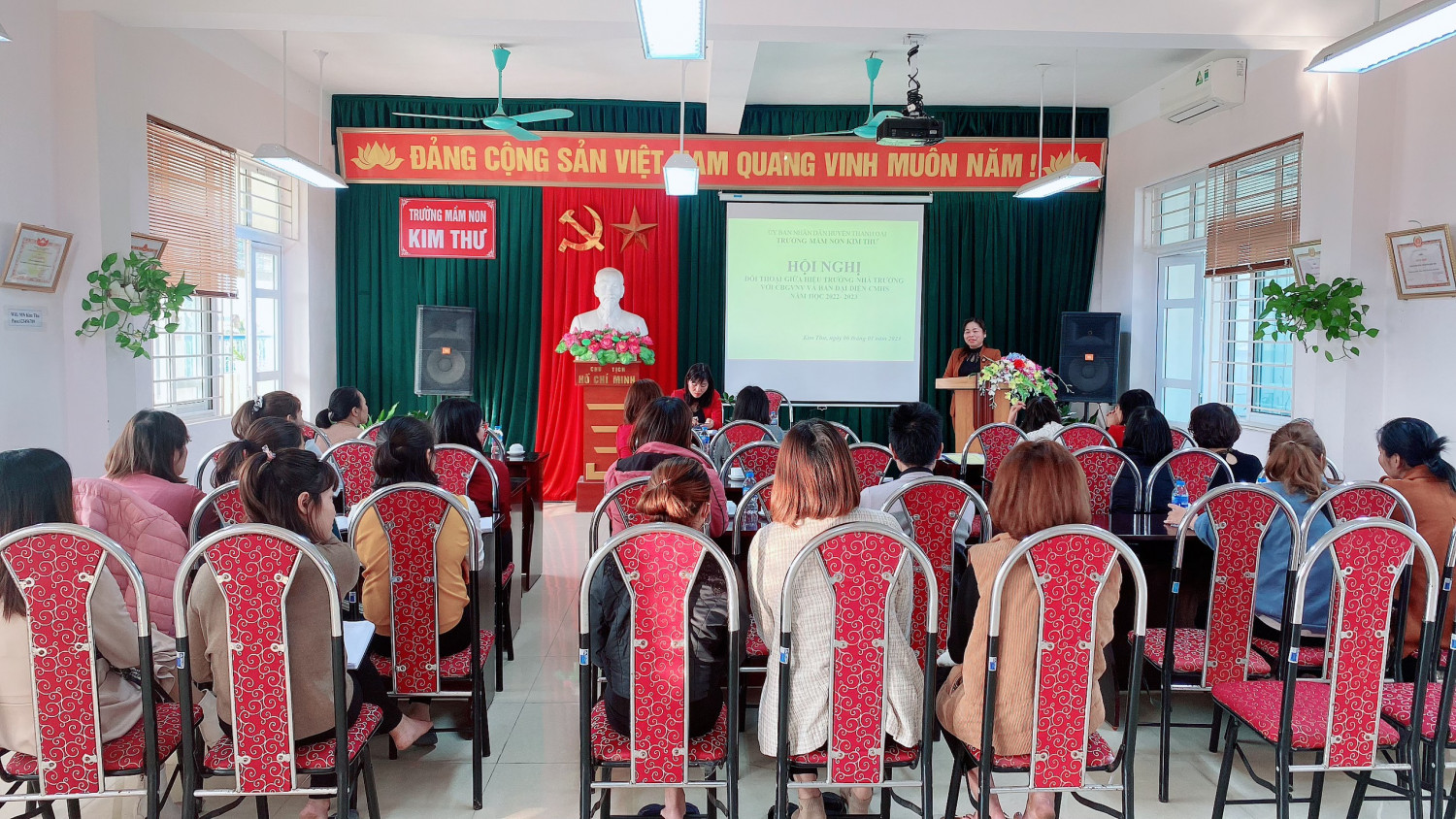 Hội nghị đối thoại trực tiếp giữa hiệu trưởng với CBGVNV và Ban đại diện CMHS