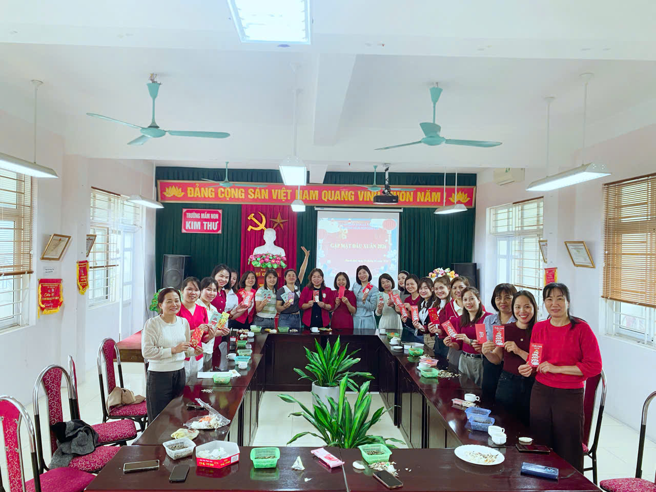 Gặp mặt đầu xuân và Hưởng ứng "Tết trồng cây đời đời nhớ ơn Bác Hồ"  xuân Bính Ngọ 2026 Bính Ngọ 2026 - Trường MN Kim Thư