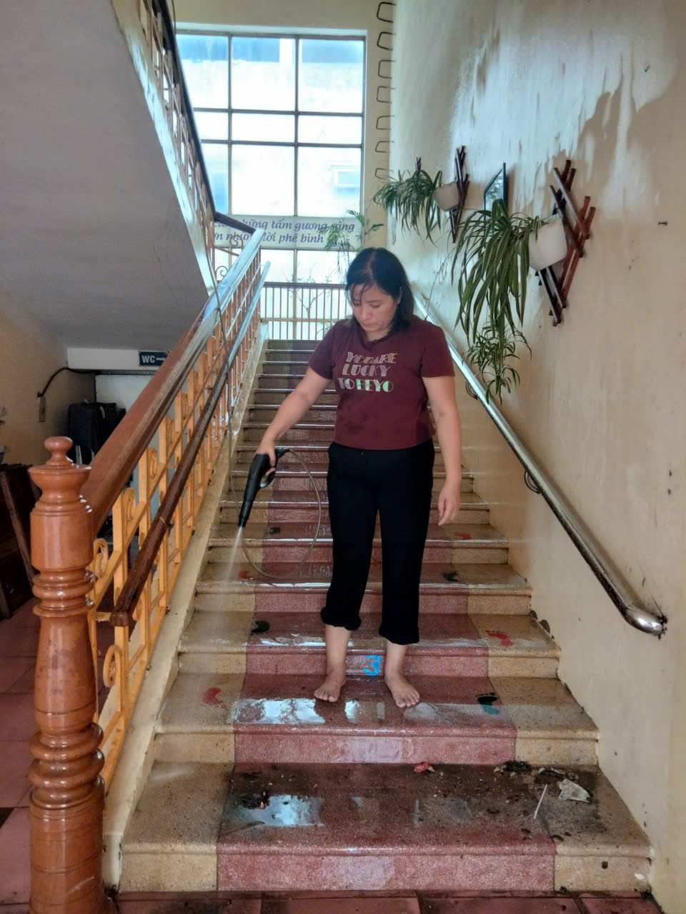 Trường MN Kim Thư tích cực đẩy mạnh Công tác Tổng vệ sinh Phòng chống Dịch bệnh Chân tay miệng cho trẻ